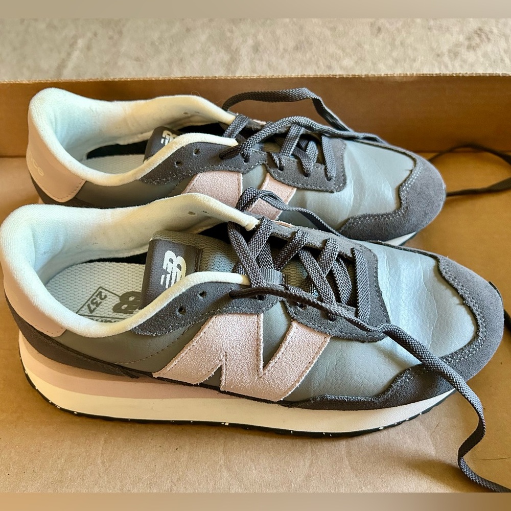 New Balance 237 women’s sneakers shadow gray pink
